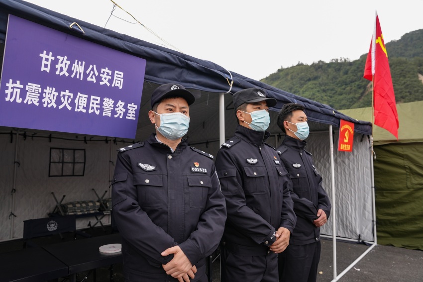 甘孜公安“震時警務(wù)”全面啟動。甘孜公安供圖