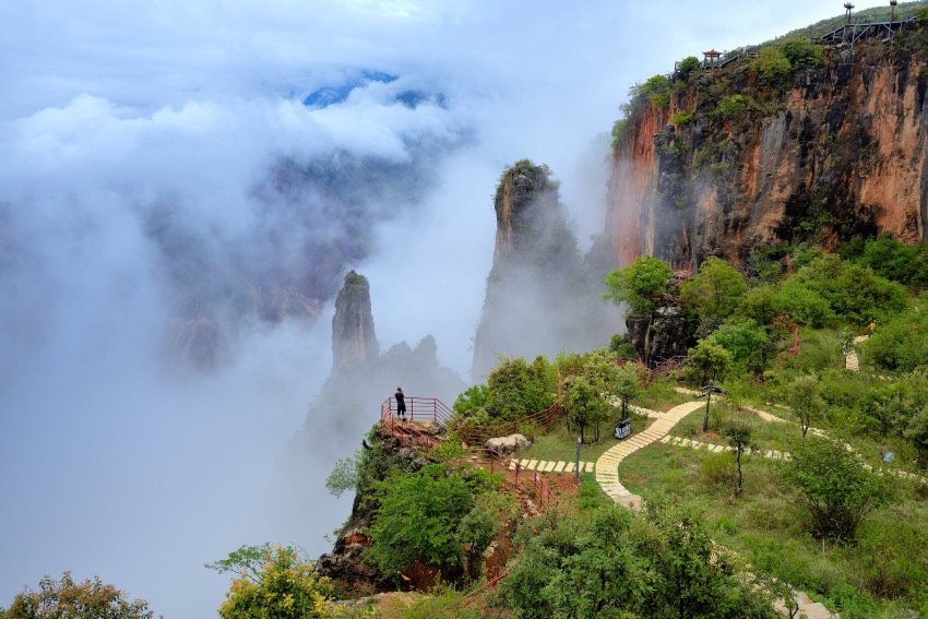 會東旅游資源豐富，有著不同于其他地方的特色，圖為4A級景區(qū)老君峰