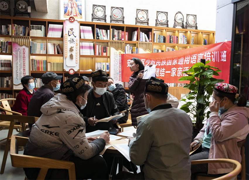 開展國家通用語言文字培訓(xùn)。民宗局供圖