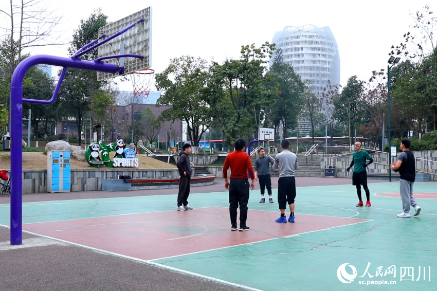 大源中央公園籃球場。侯杰攝