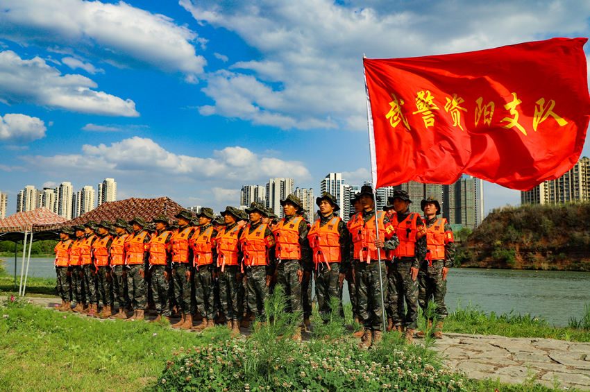 嚴(yán)陣以待。武警四川總隊資陽支隊供圖