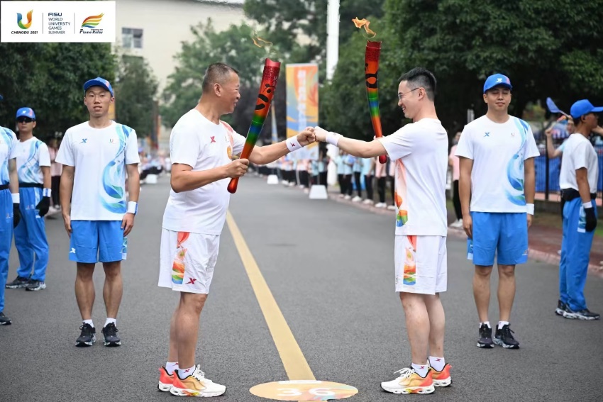 大運會火炬?zhèn)鬟f成都站。大運會組委會供圖