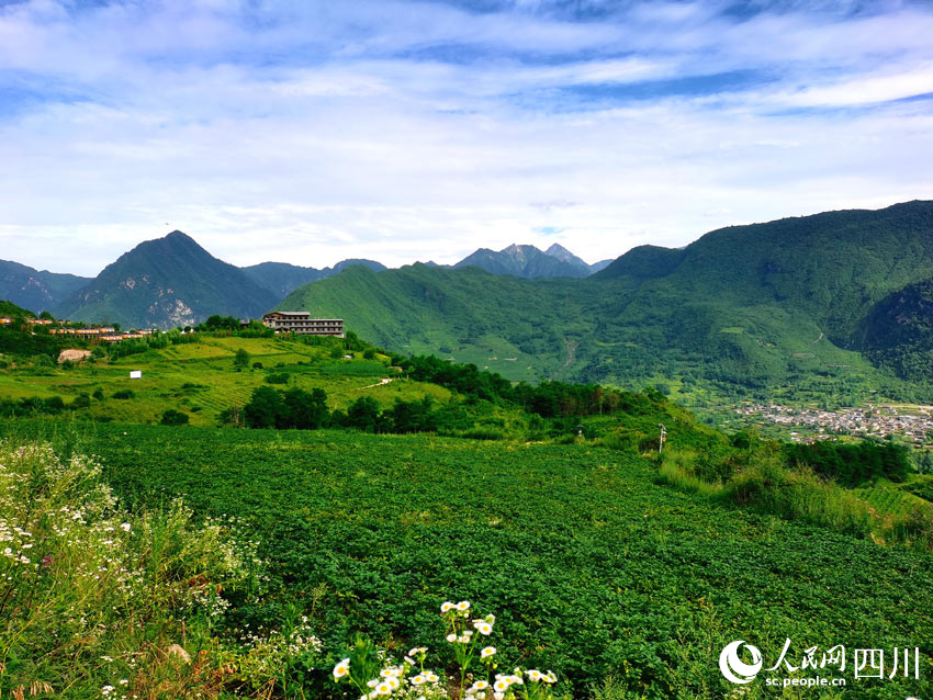 農(nóng)旅融合更向前。人民網(wǎng) 劉海天攝