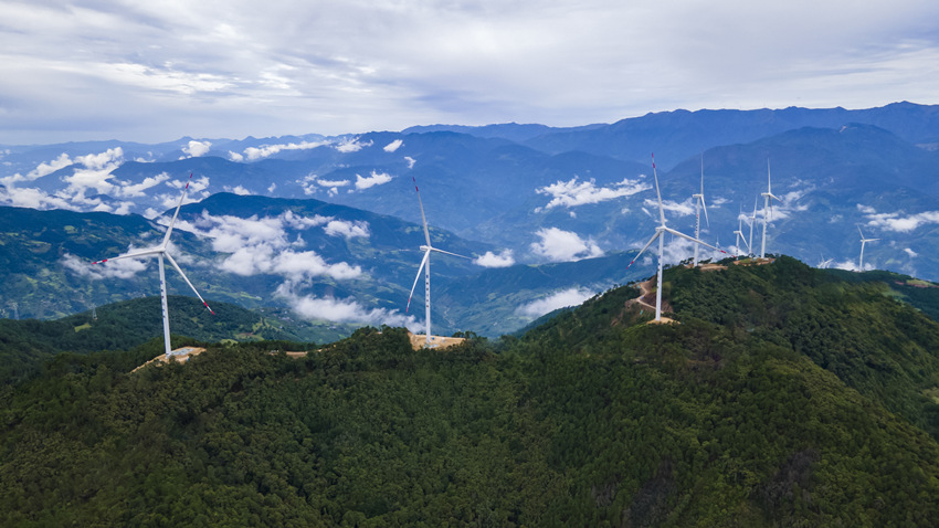 雅礱江臘巴山風(fēng)電場。雅礱江公司供圖