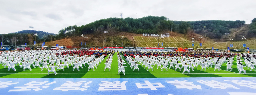 群眾齊練八段錦，朝天文旅一招先。朝天區(qū)委宣傳部供圖