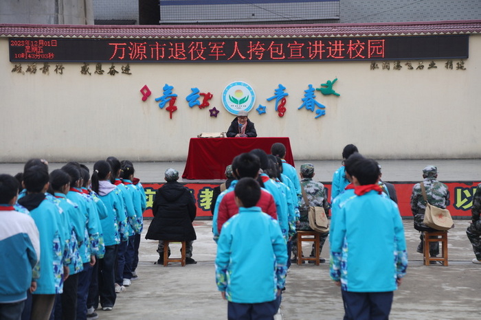 抗美援朝退役老兵梁尤瑞講述戰(zhàn)場親身經(jīng)歷。馬發(fā)海攝