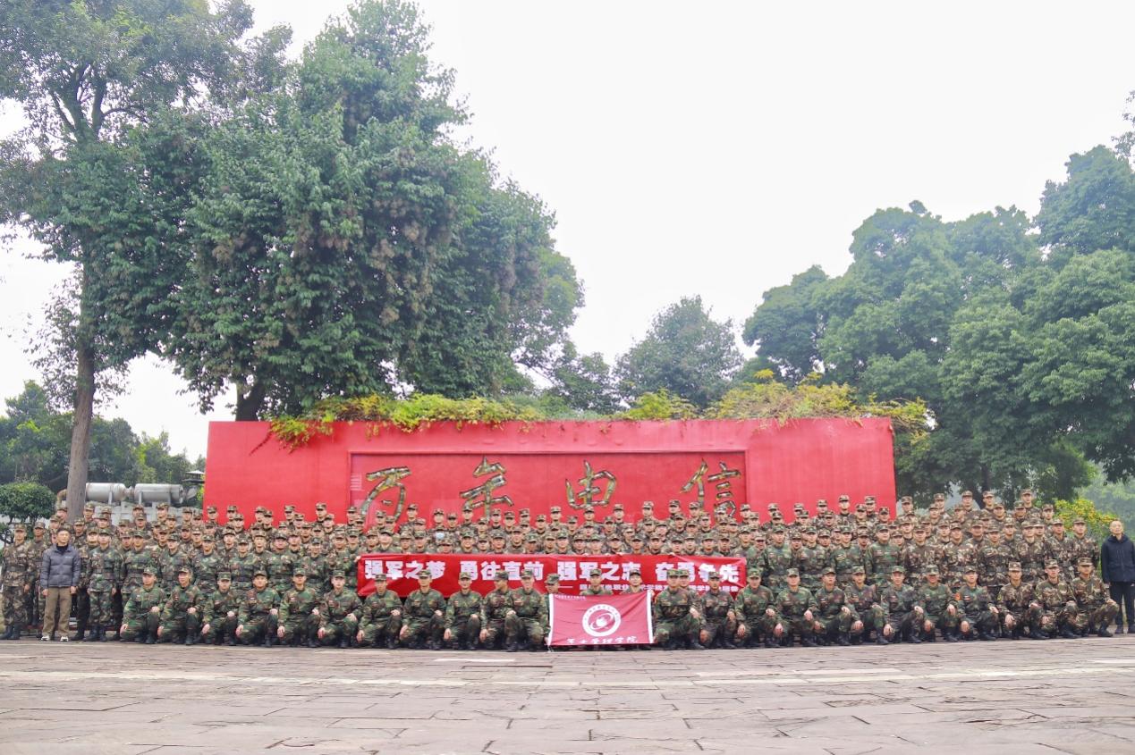 軍士生赴四川電信國(guó)防教育基地開展訓(xùn)練。四川郵電職業(yè)技術(shù)學(xué)院供圖