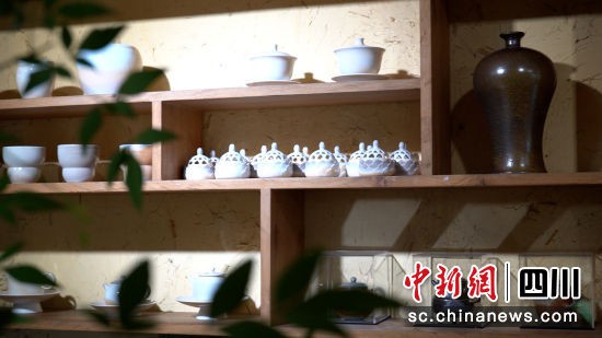 成都市蒲江縣明月村文創(chuàng)產(chǎn)品。(唐啟浩 攝)